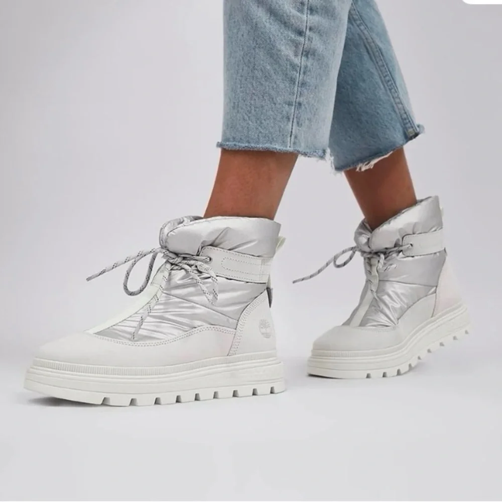 Timberland Women's Ray City White Silver Puffer Boots Size